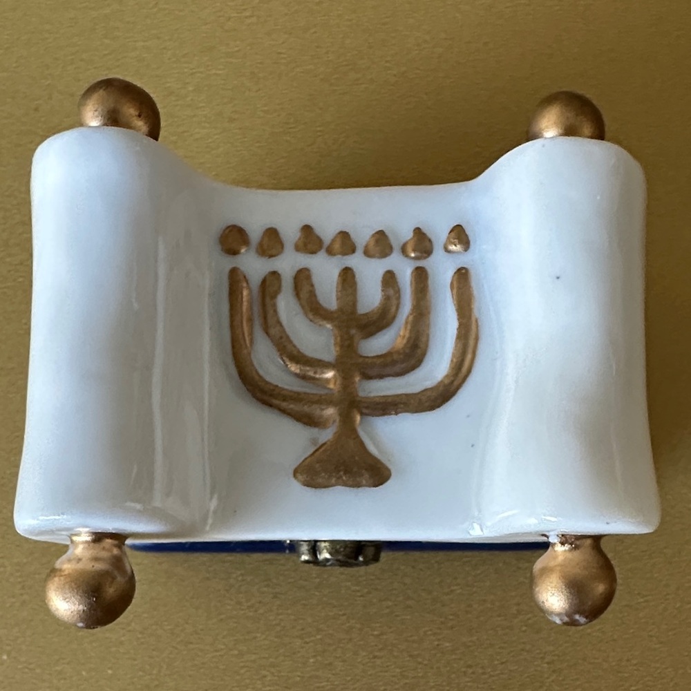 Vintage Menorah Trinket Box - Picture 11 of 11